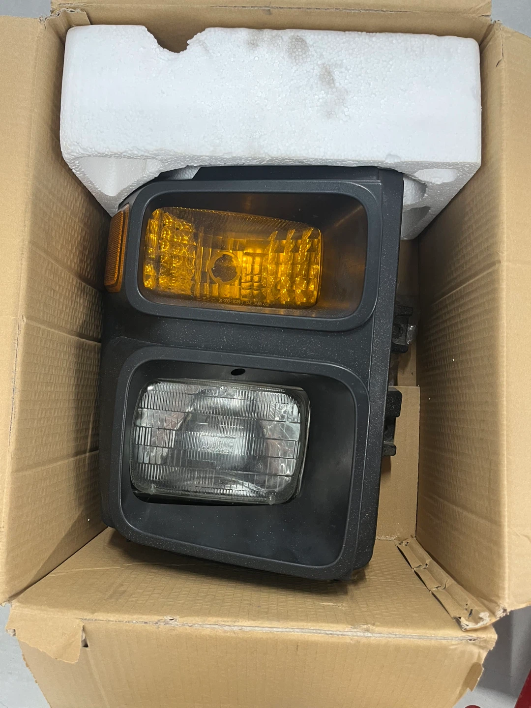 Ford Pickup S-Duty Headlight Assembly - photo 2