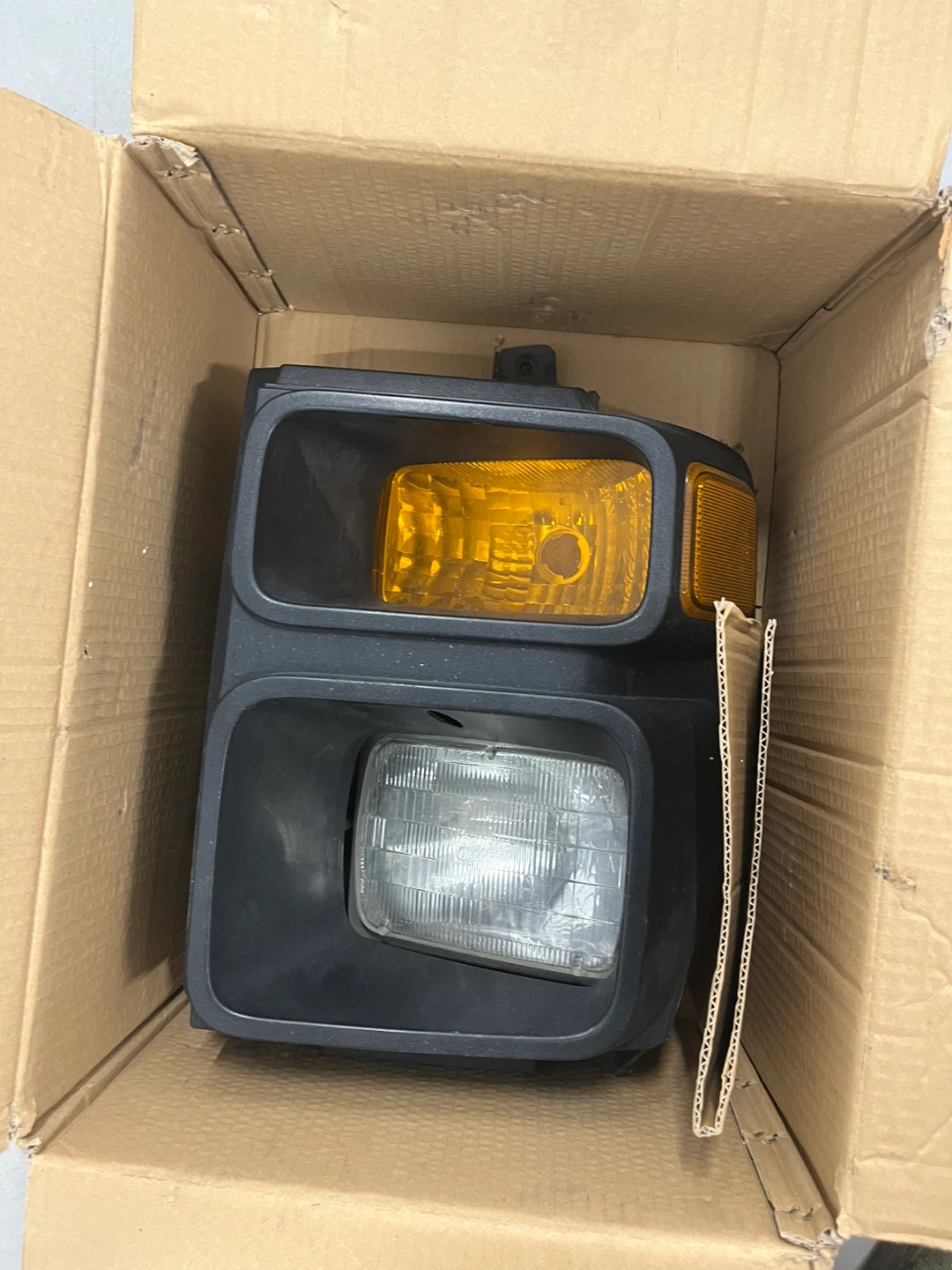 Ford Pickup S-Duty Headlight Assembly