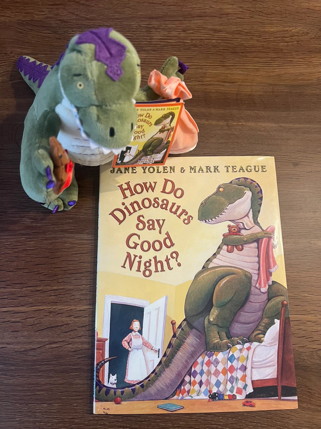 How Do Dinosaurs Say Good Night? Plush Toy and Book Set