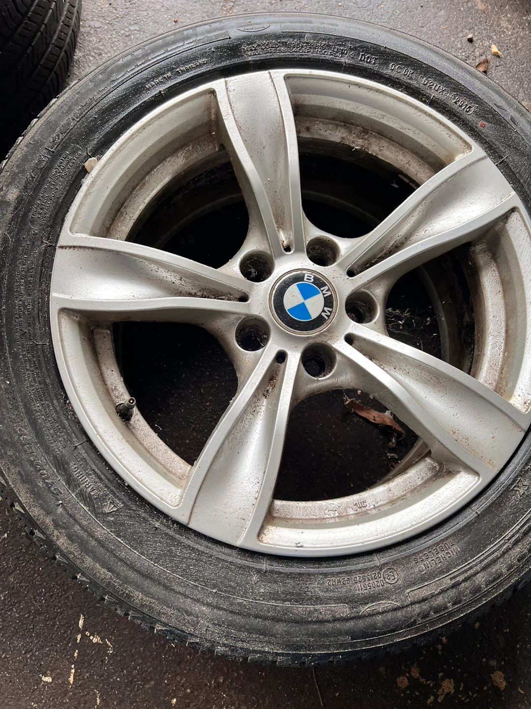 225/55R17 101H Tire