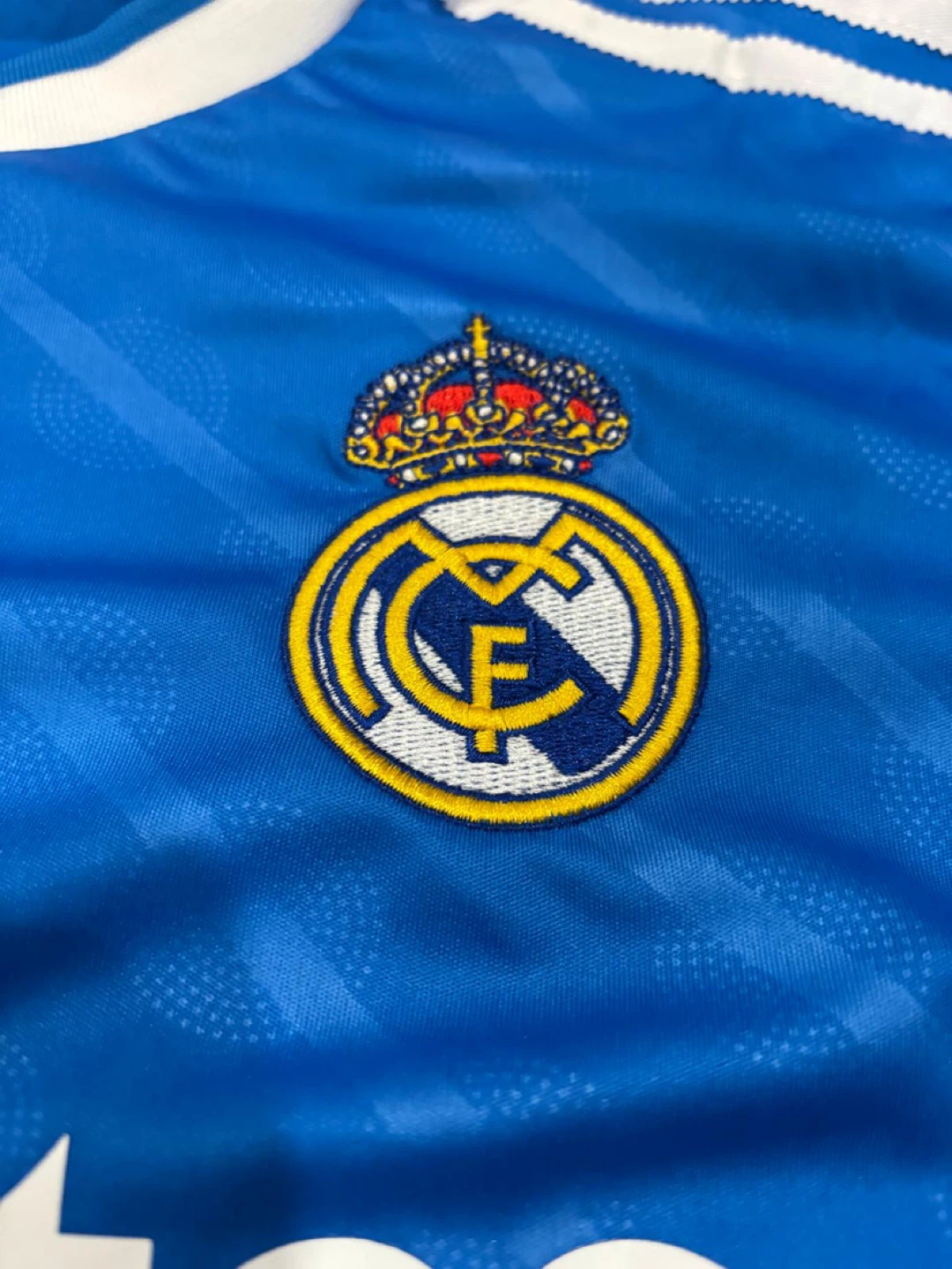 Real Madrid Away Jersey - Medium - photo 4