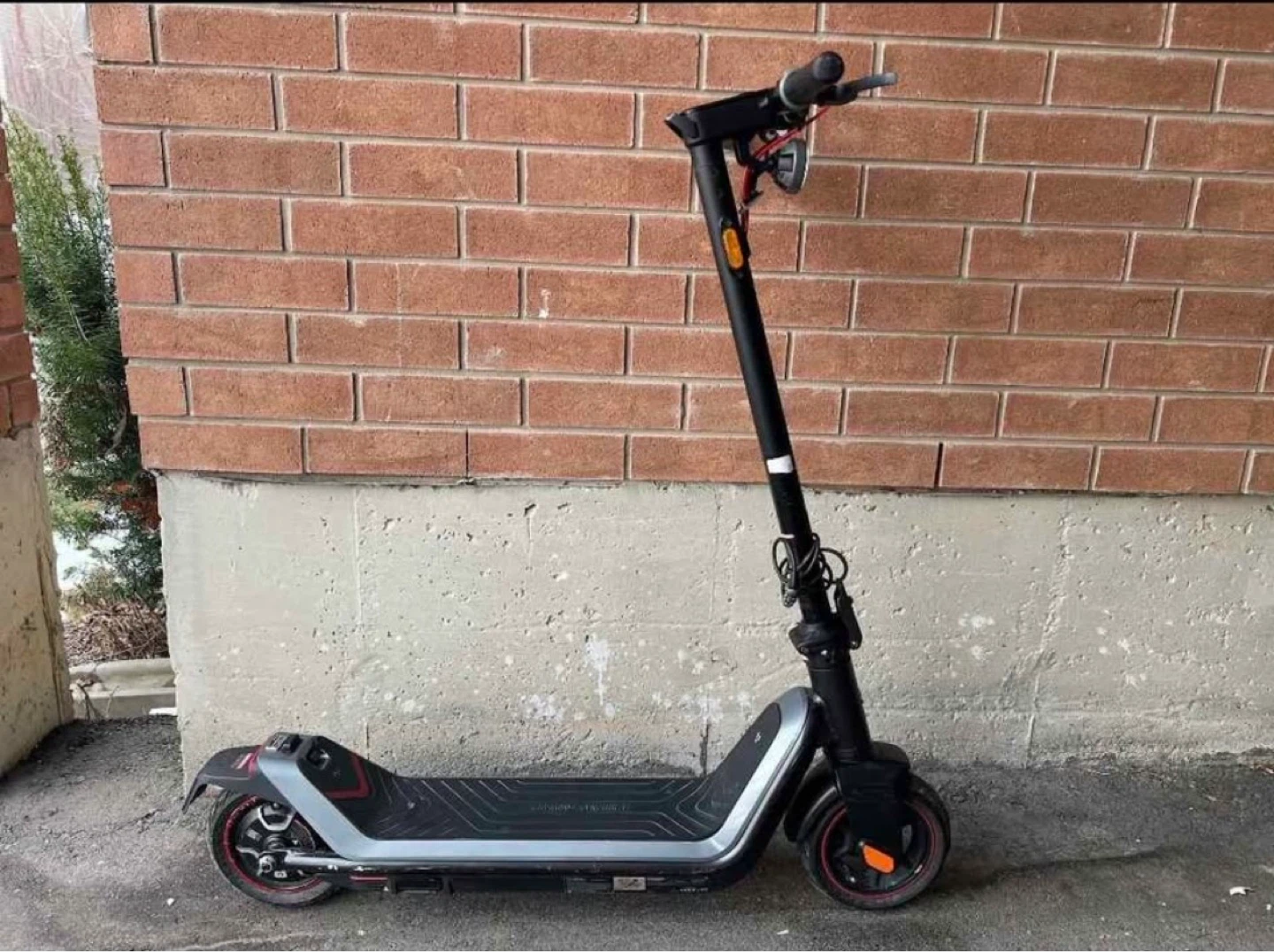 NIU KQi3 Max Electric Kick Scooter - photo 3