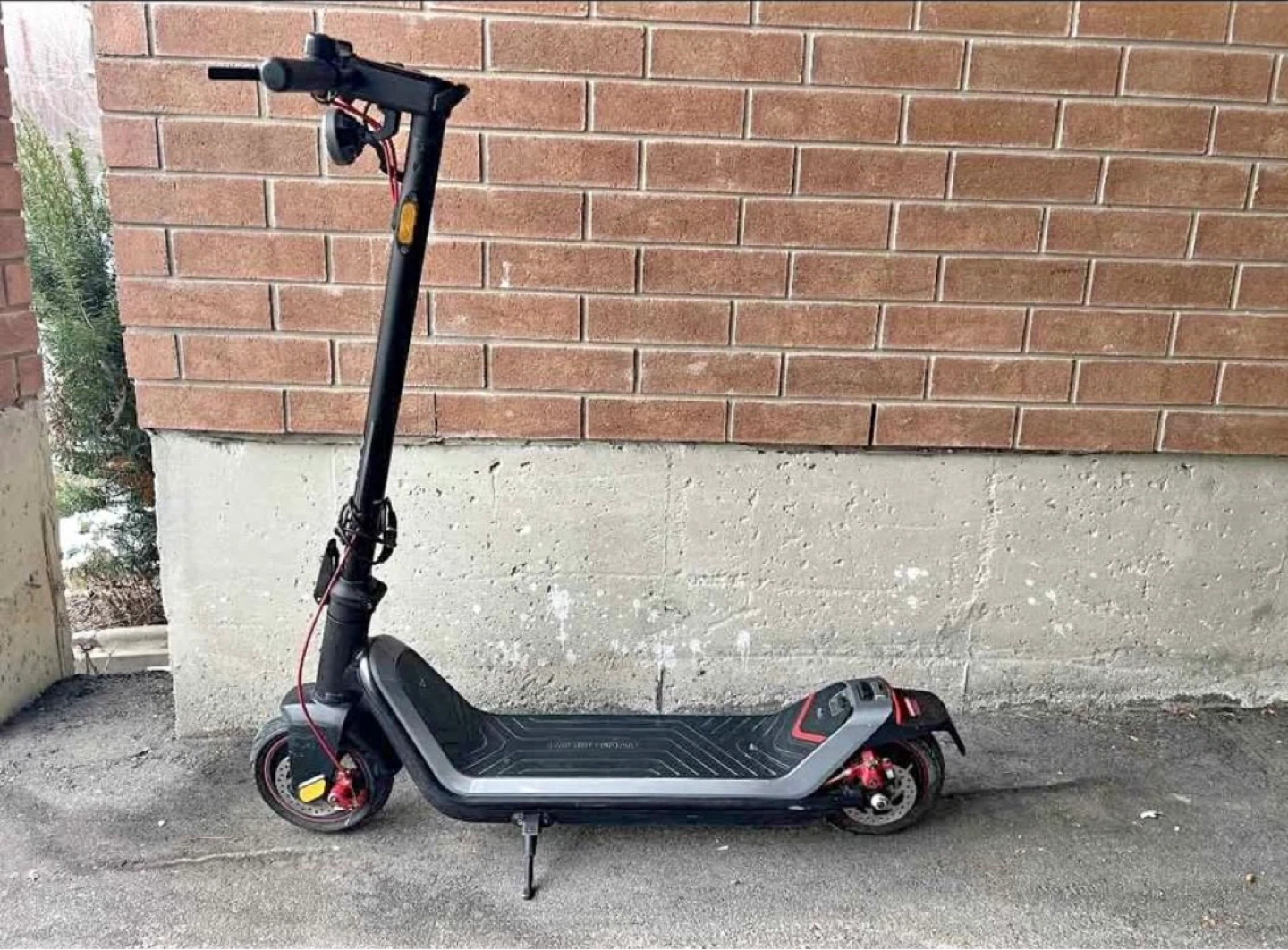 NIU KQi3 Max Electric Kick Scooter - photo 5