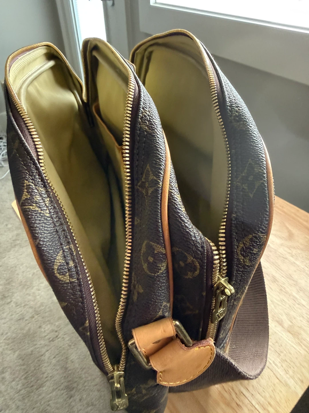 Louis Vuitton Monogram Messenger Bag GM - photo 4