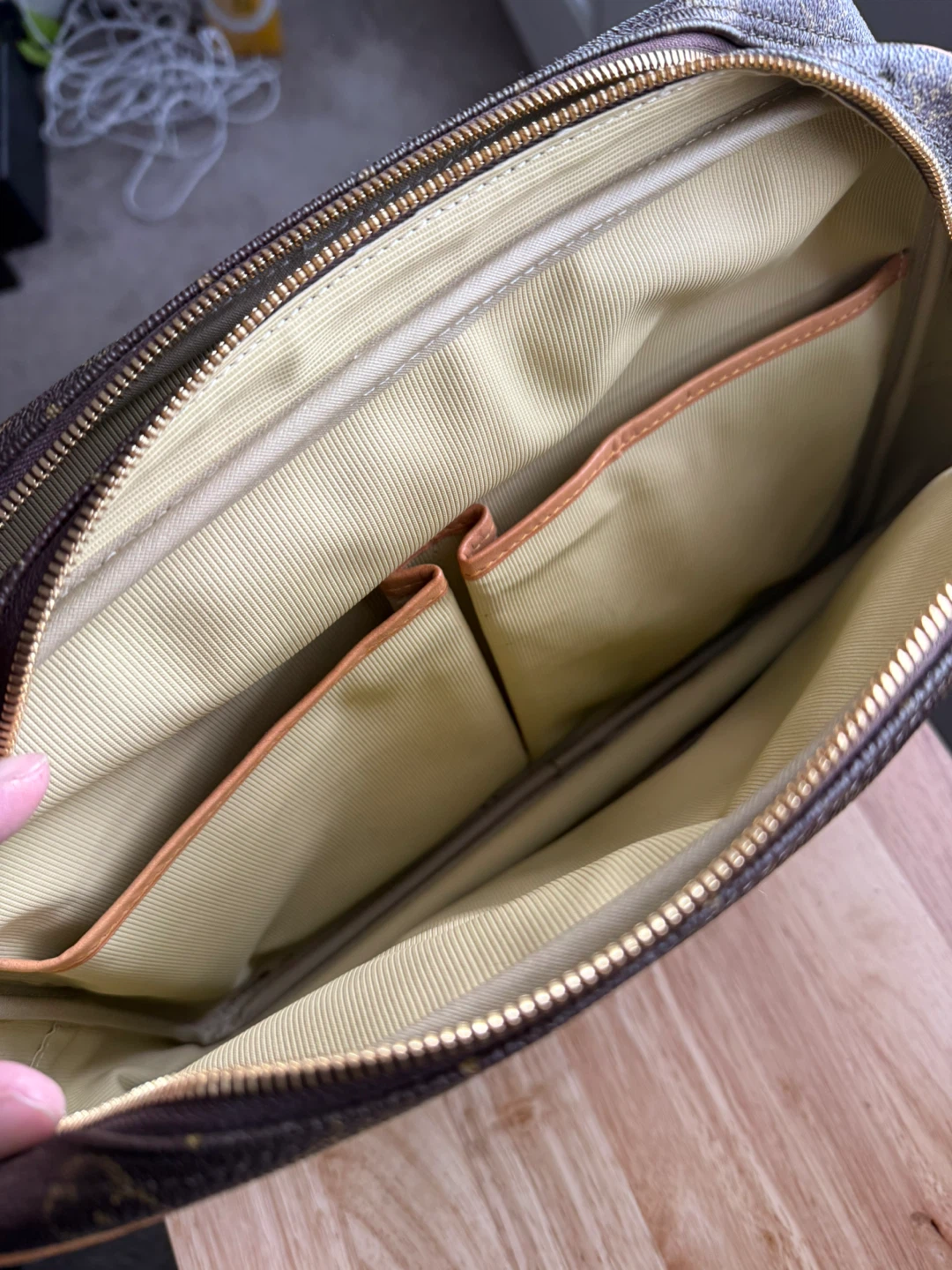 Louis Vuitton Monogram Messenger Bag GM - photo 2