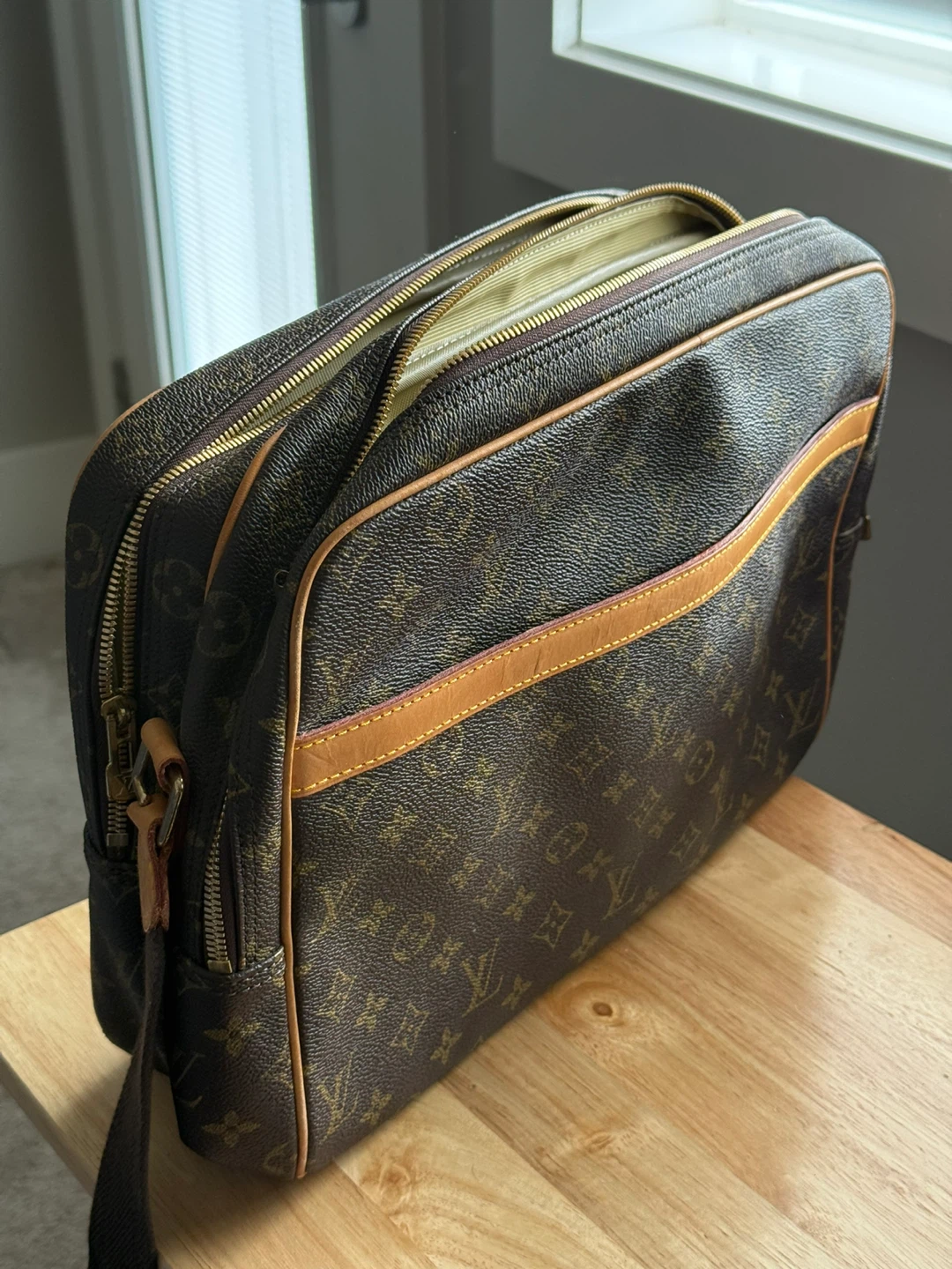 Louis Vuitton Monogram Messenger Bag GM