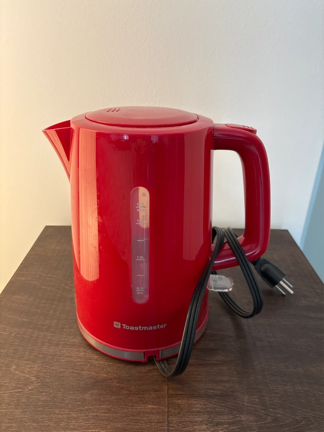 Red Toastmaster Electric Kettle