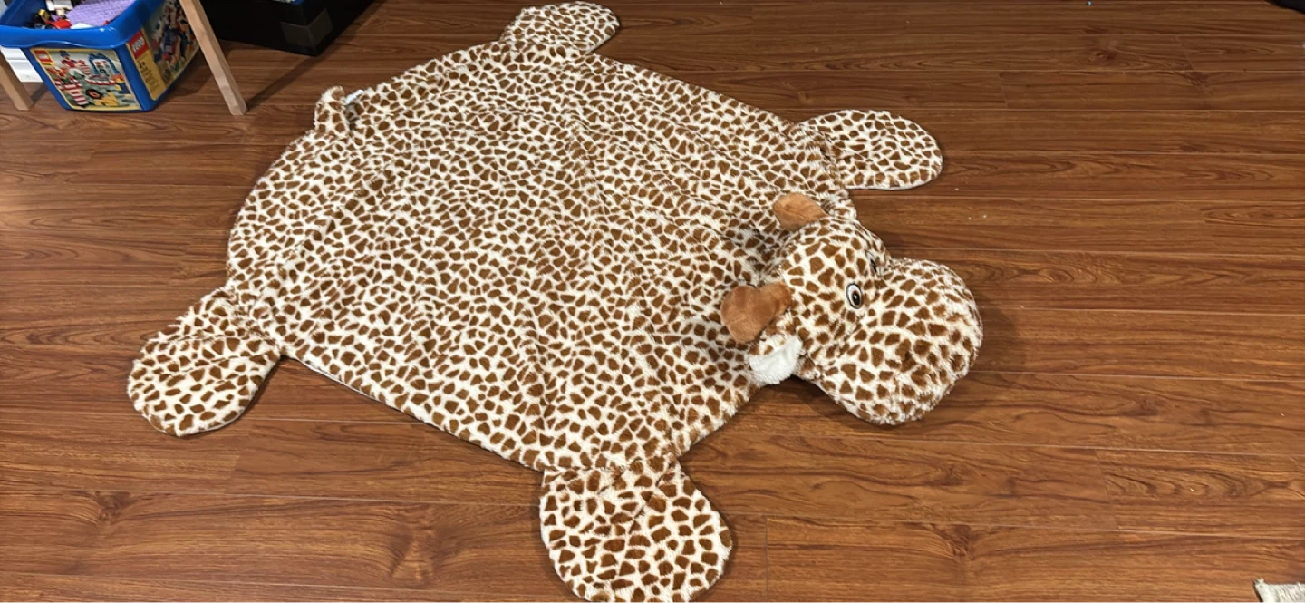 Giraffe Shaped Plush Rug - photo 4