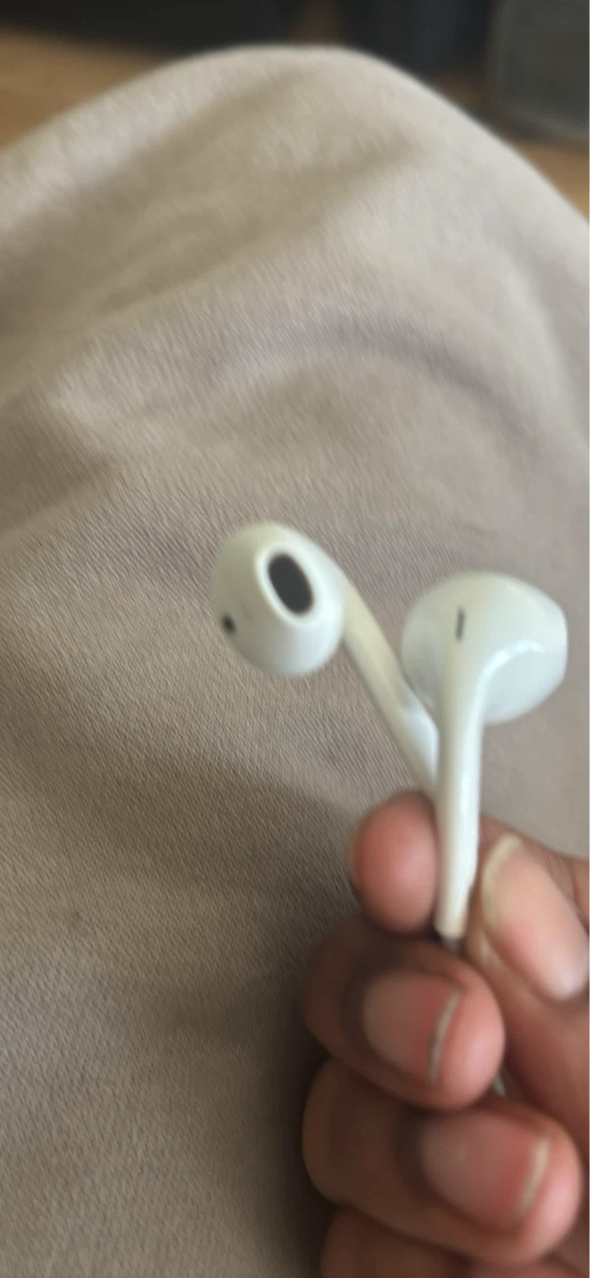 White Apple EarPods with Lightning Connector - photo 3