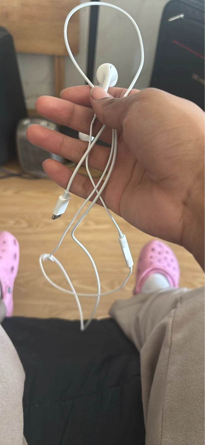 White Apple EarPods with Lightning Connector - photo 2