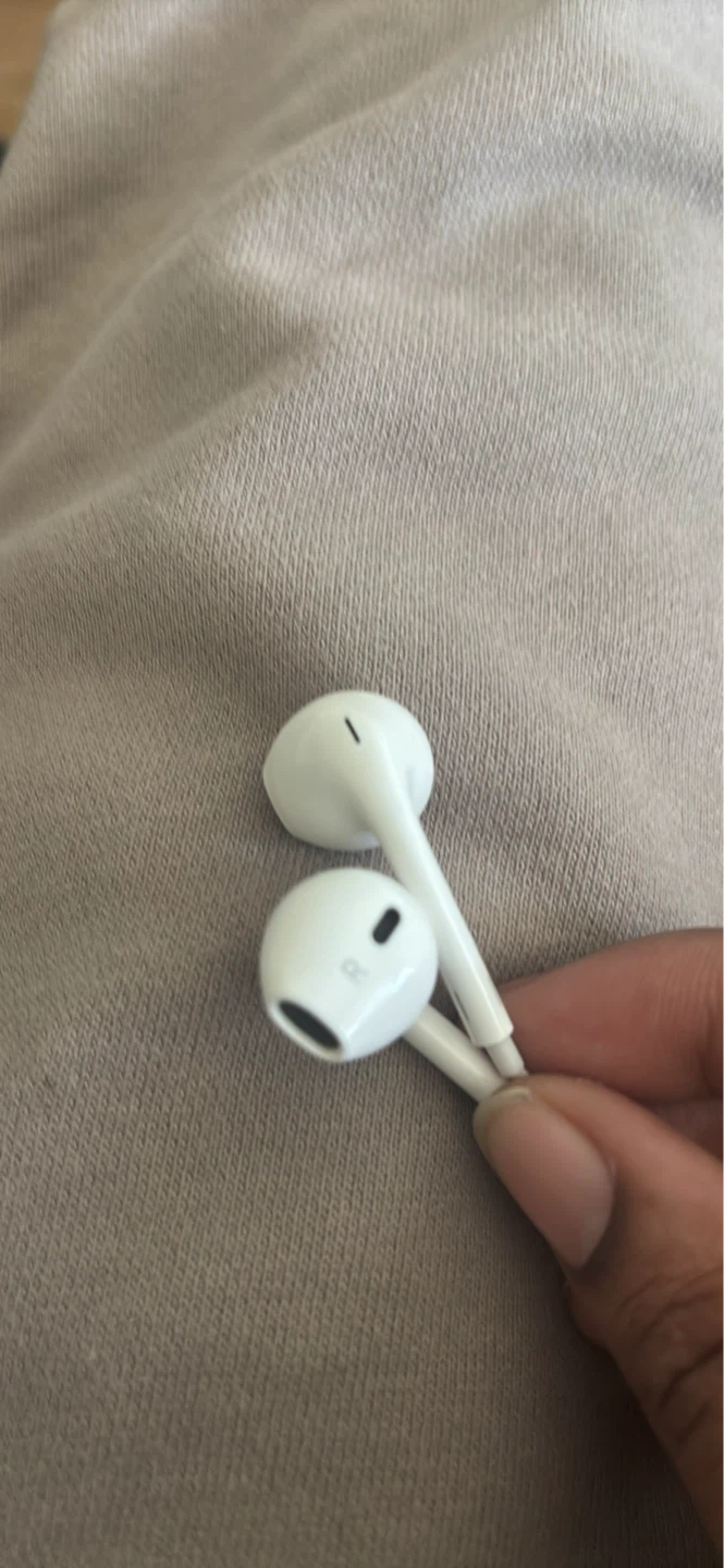 White Apple EarPods with Lightning Connector