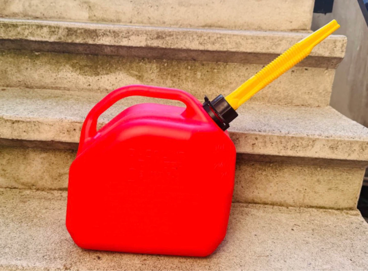 Scepter 5.3 Gallon (20L) Red Gasoline Can - photo 4