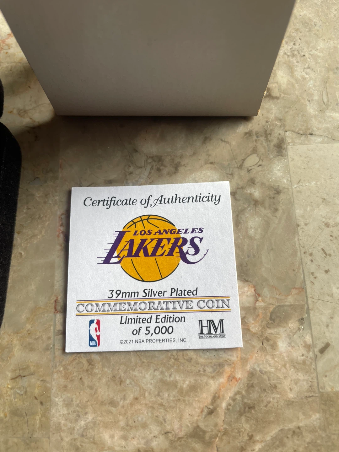 Los Angeles Lakers 39mm Silver Plated Commemorative Coin - photo 3
