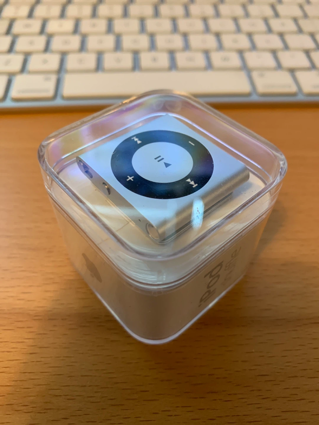 Apple iPod Shuffle 4th Gen NEW
