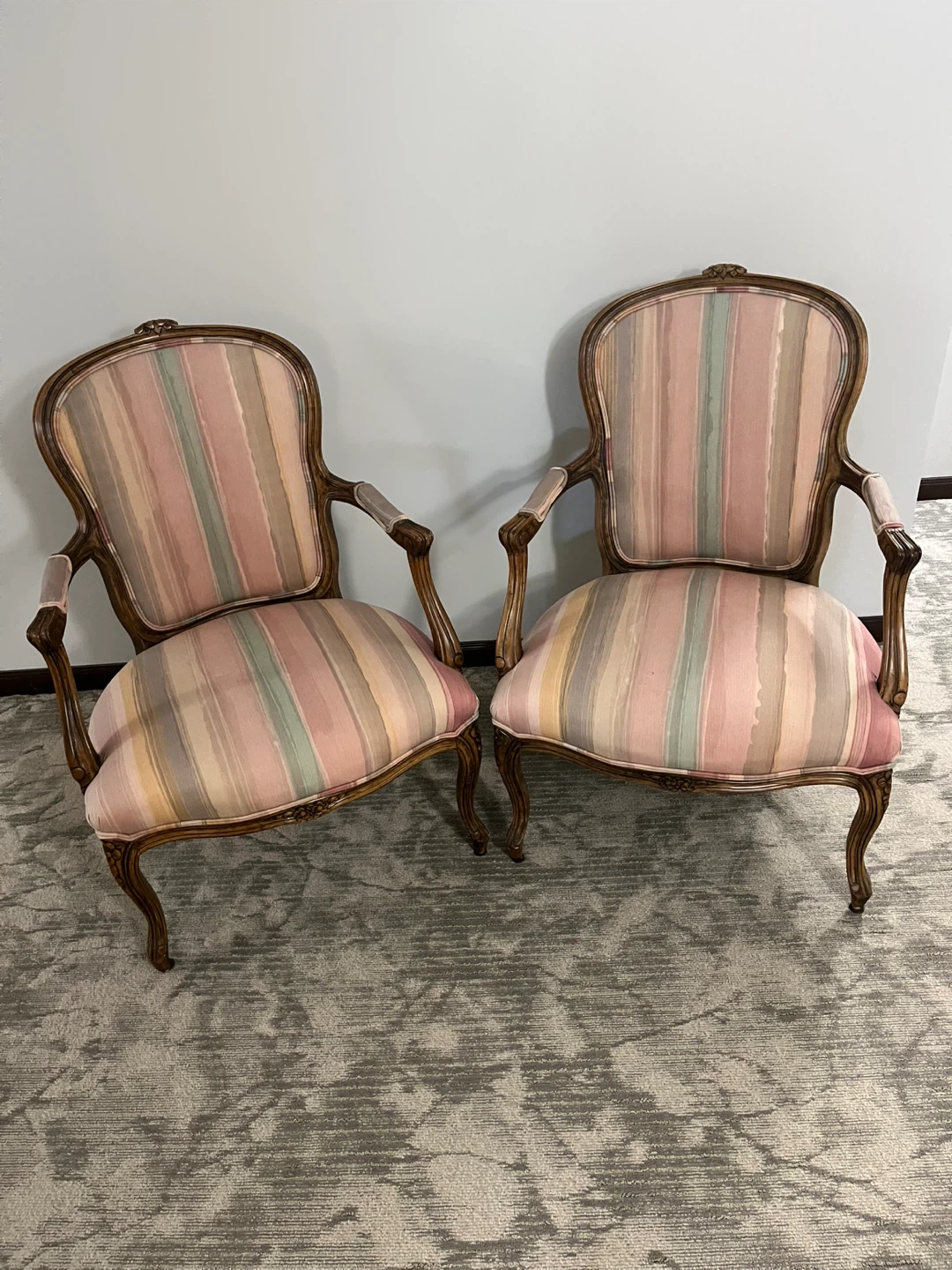 Pair of Vintage Accent Chairs - photo 2