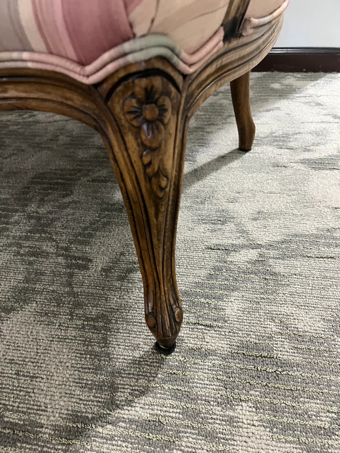 Pair of Vintage Accent Chairs - photo 4