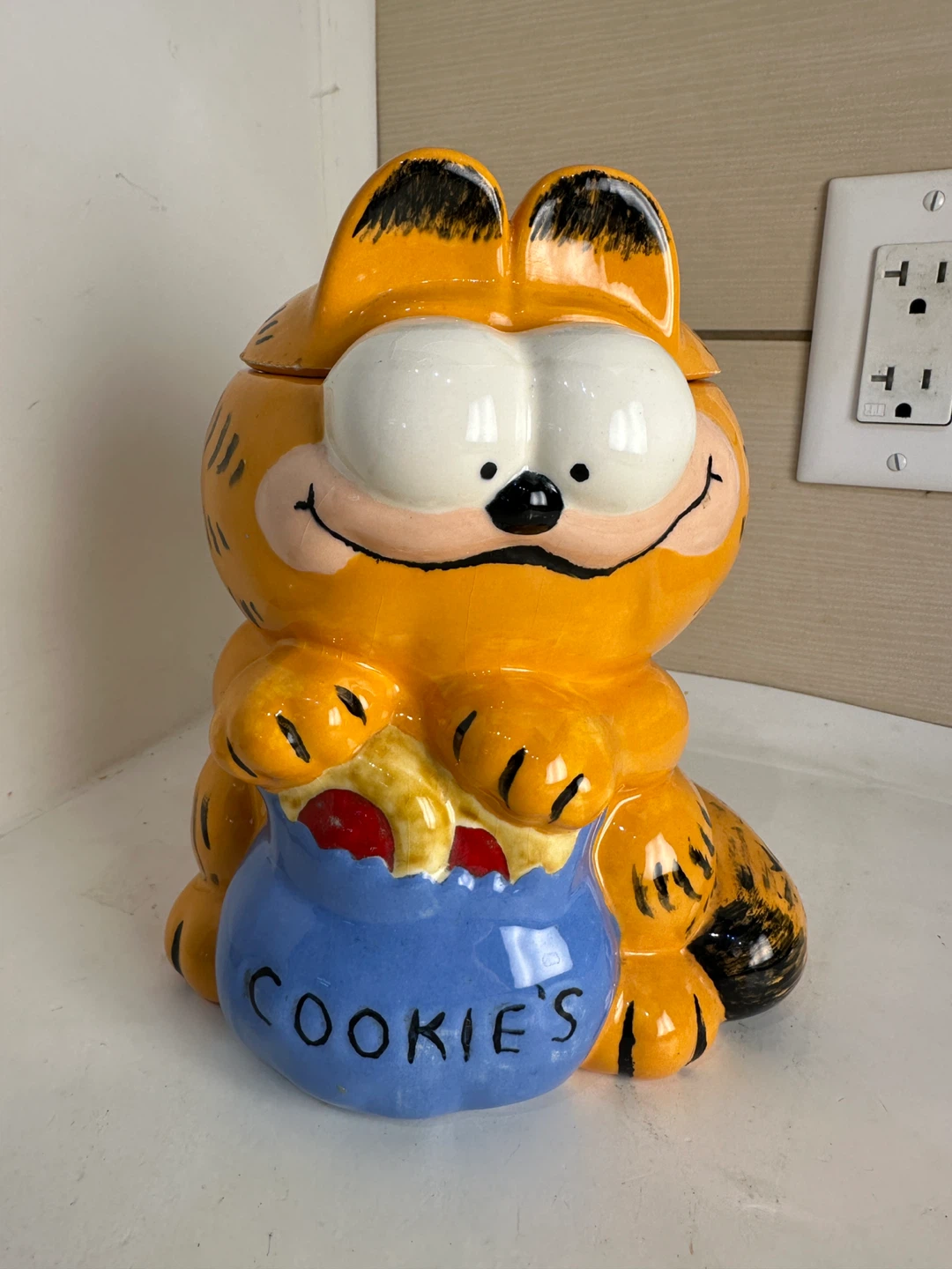 Vintage Hand Painted Ceramic Garfield Cookie Jar