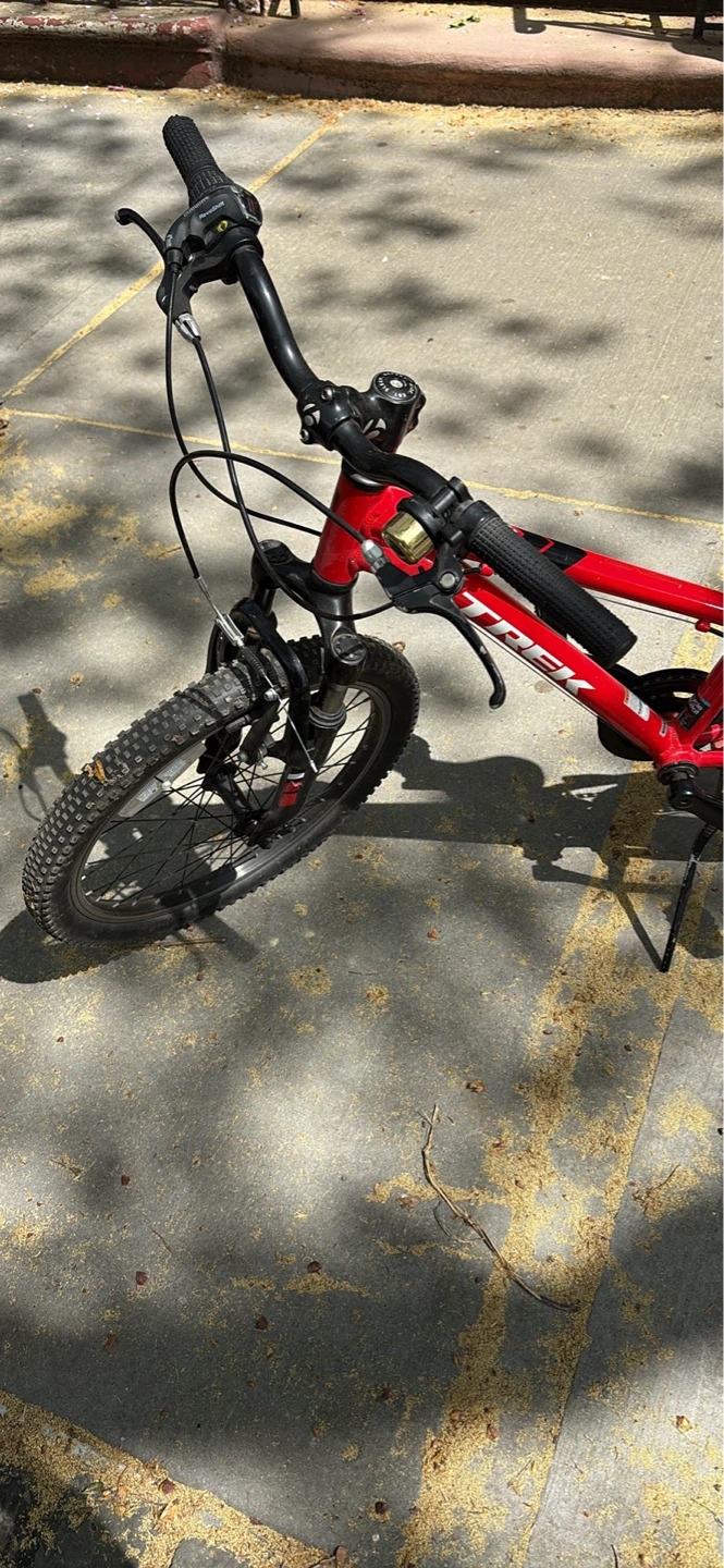 Red Trek Kids Mountain Bike - photo 2