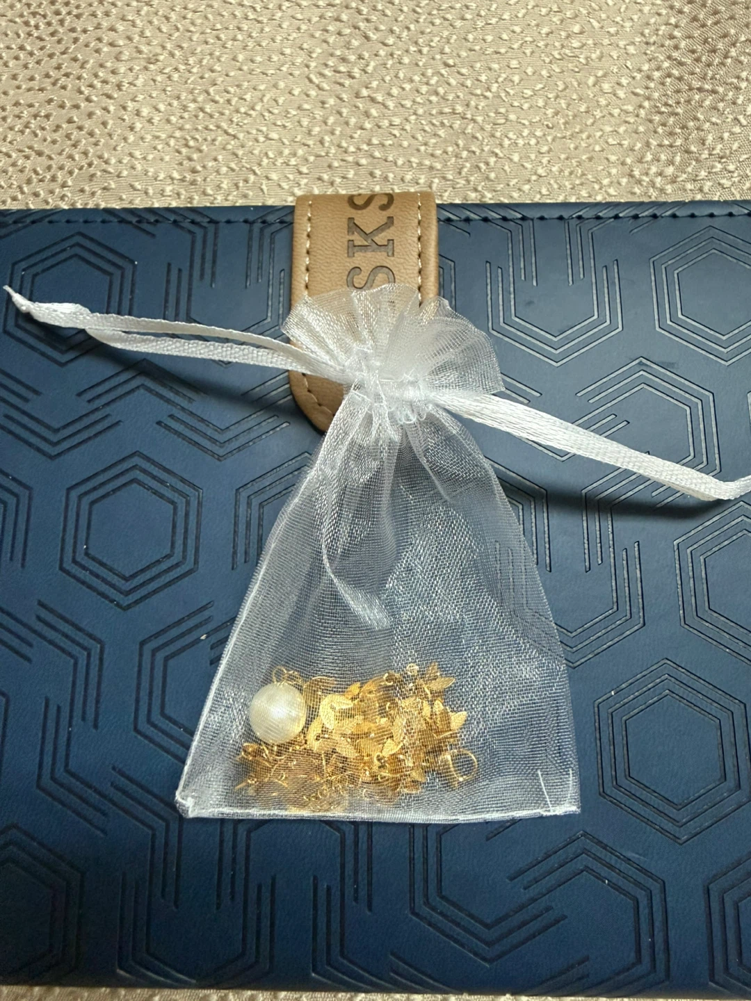 Gold Leaf Necklace with Pearl - photo 3