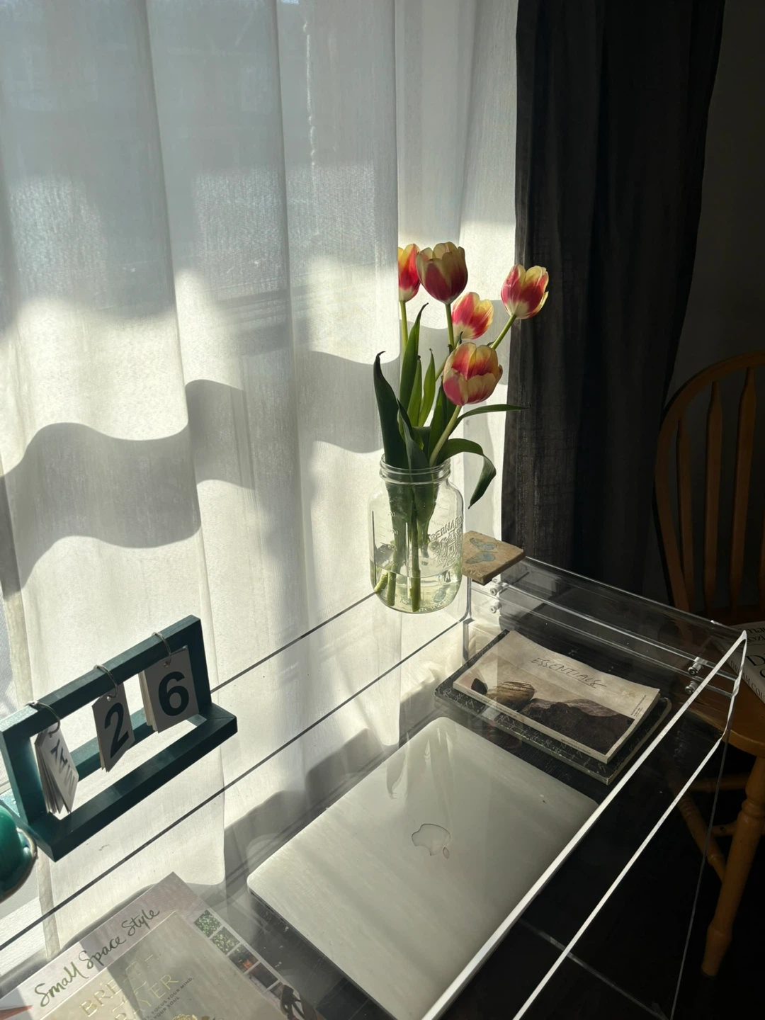 Clear Acrylic Desk - photo 2