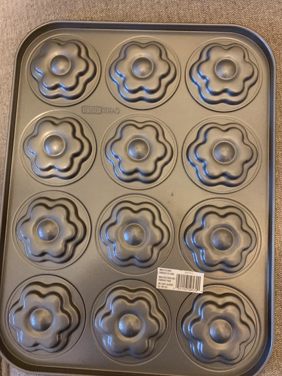 Cake Boss 12-Cup Flower Muffin/Cupcake Pan - photo 2