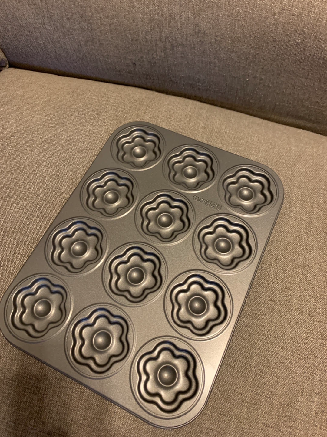 Cake Boss 12-Cup Flower Muffin/Cupcake Pan