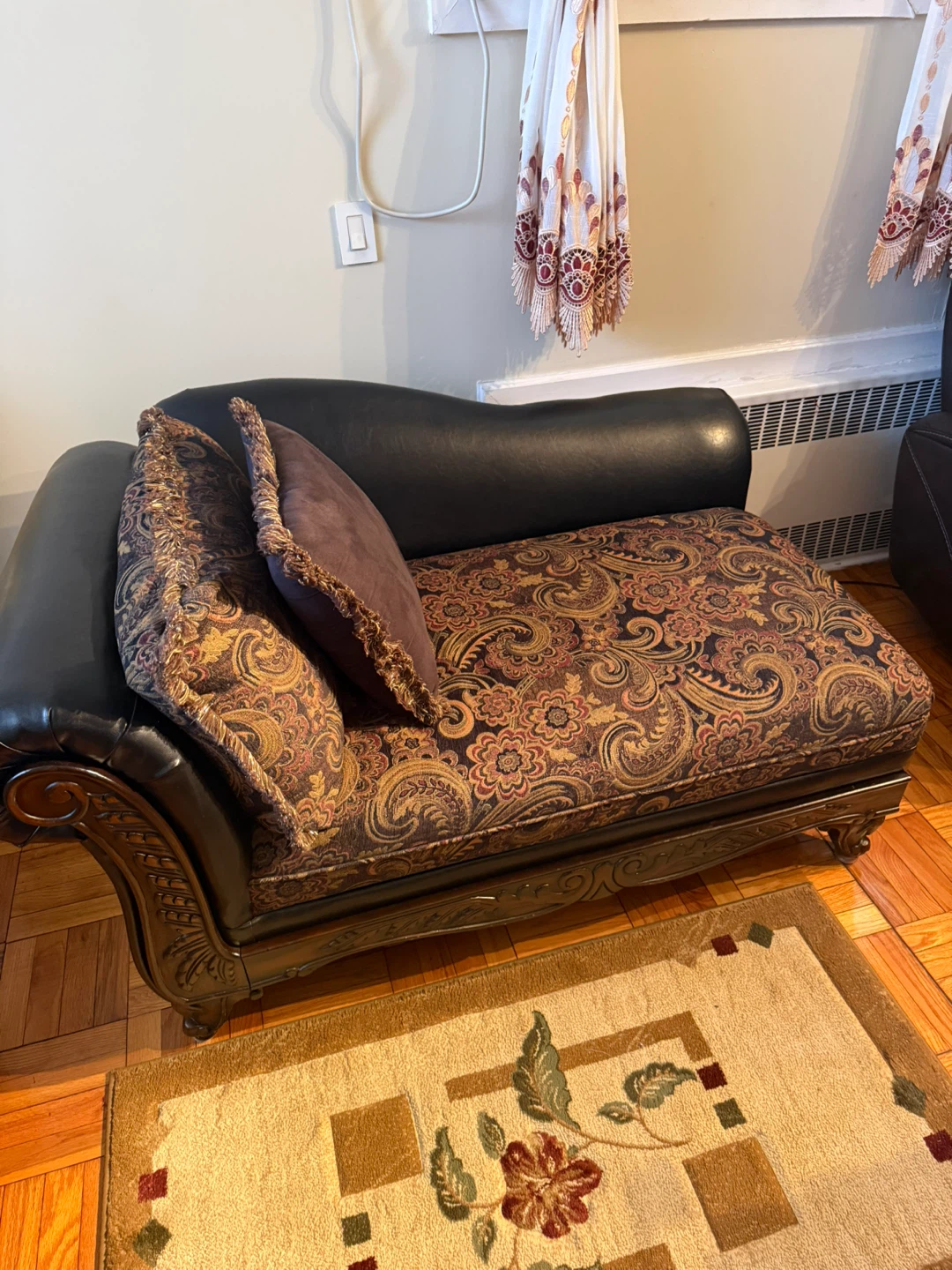 Chaise Lounge Chair with Ornate Wood Frame - photo 2