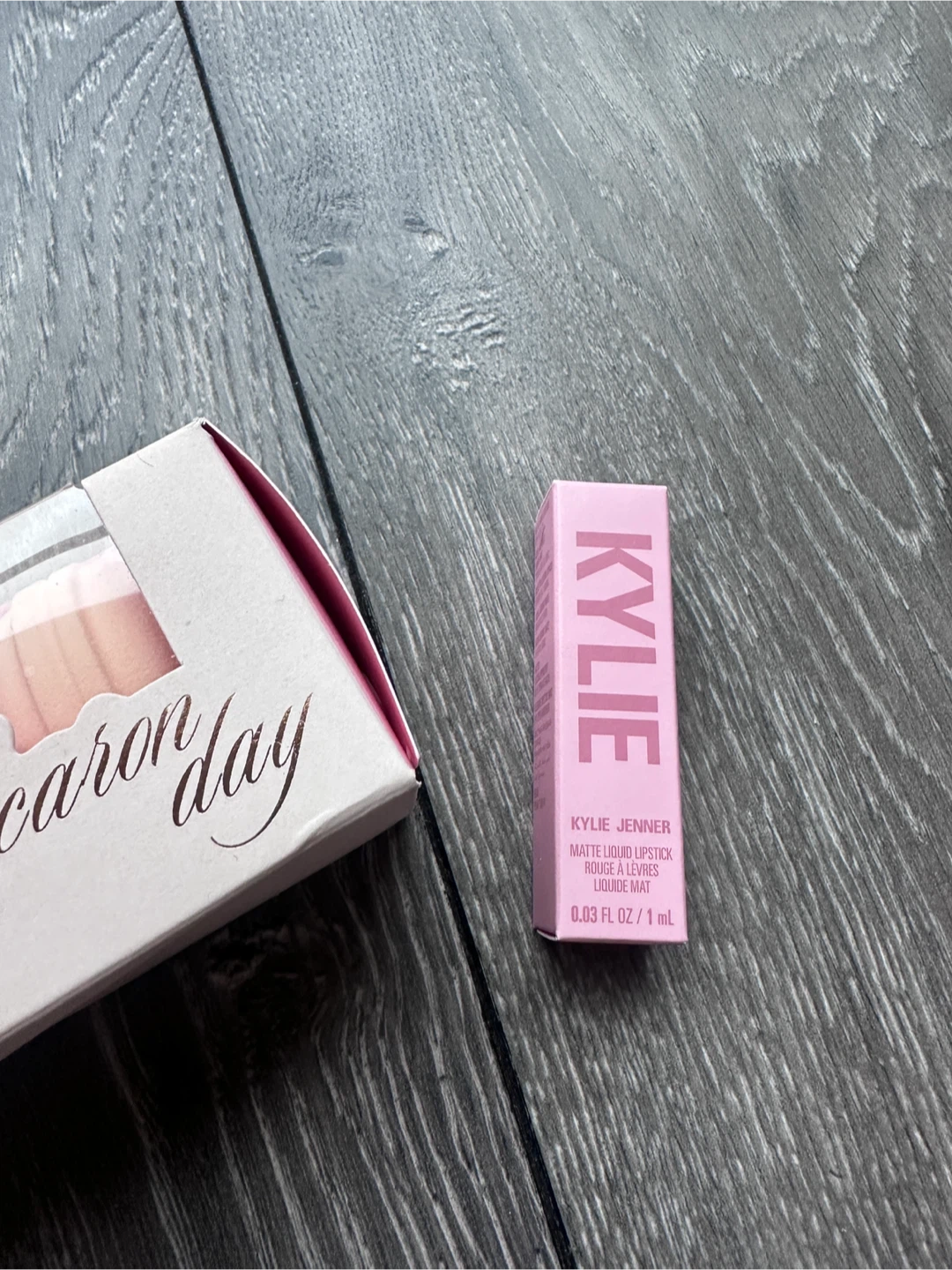 Both for $5! NEW Kylie Jenner Liquid Lipstick (1 mL) & Puff - photo 2