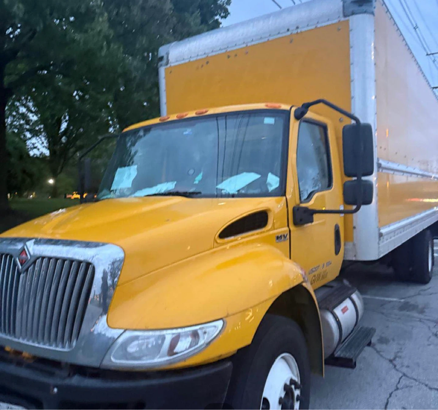 international 2020  yellow box truck
