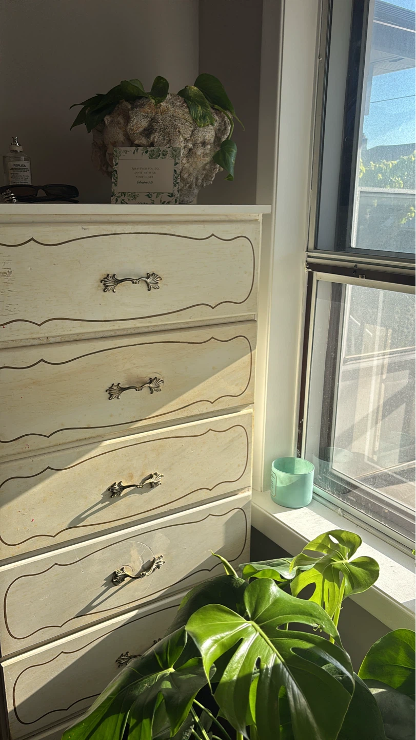 Antique Cream 5-Drawer Dresser