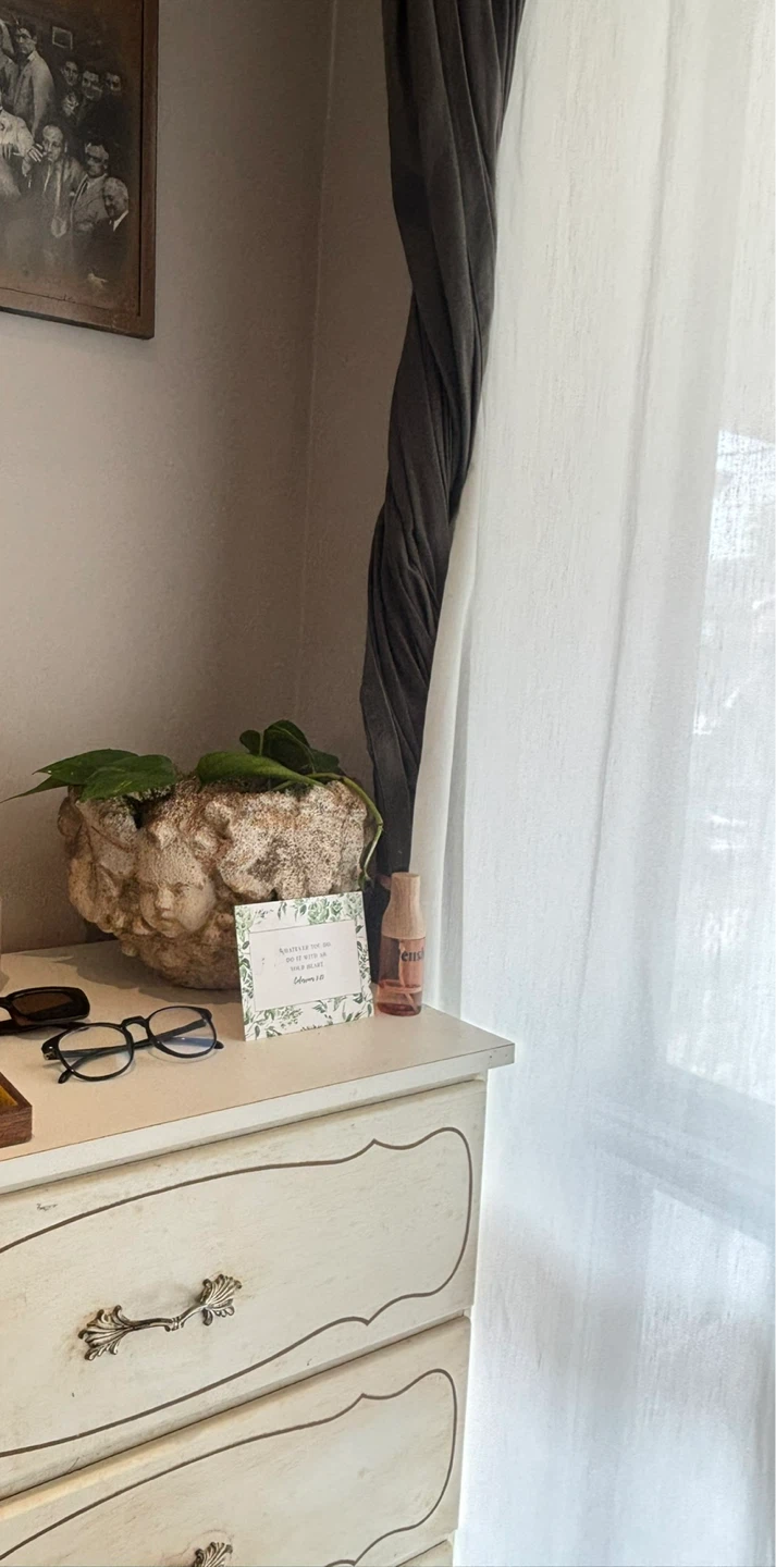 Antique Cream 5-Drawer Dresser - photo 3