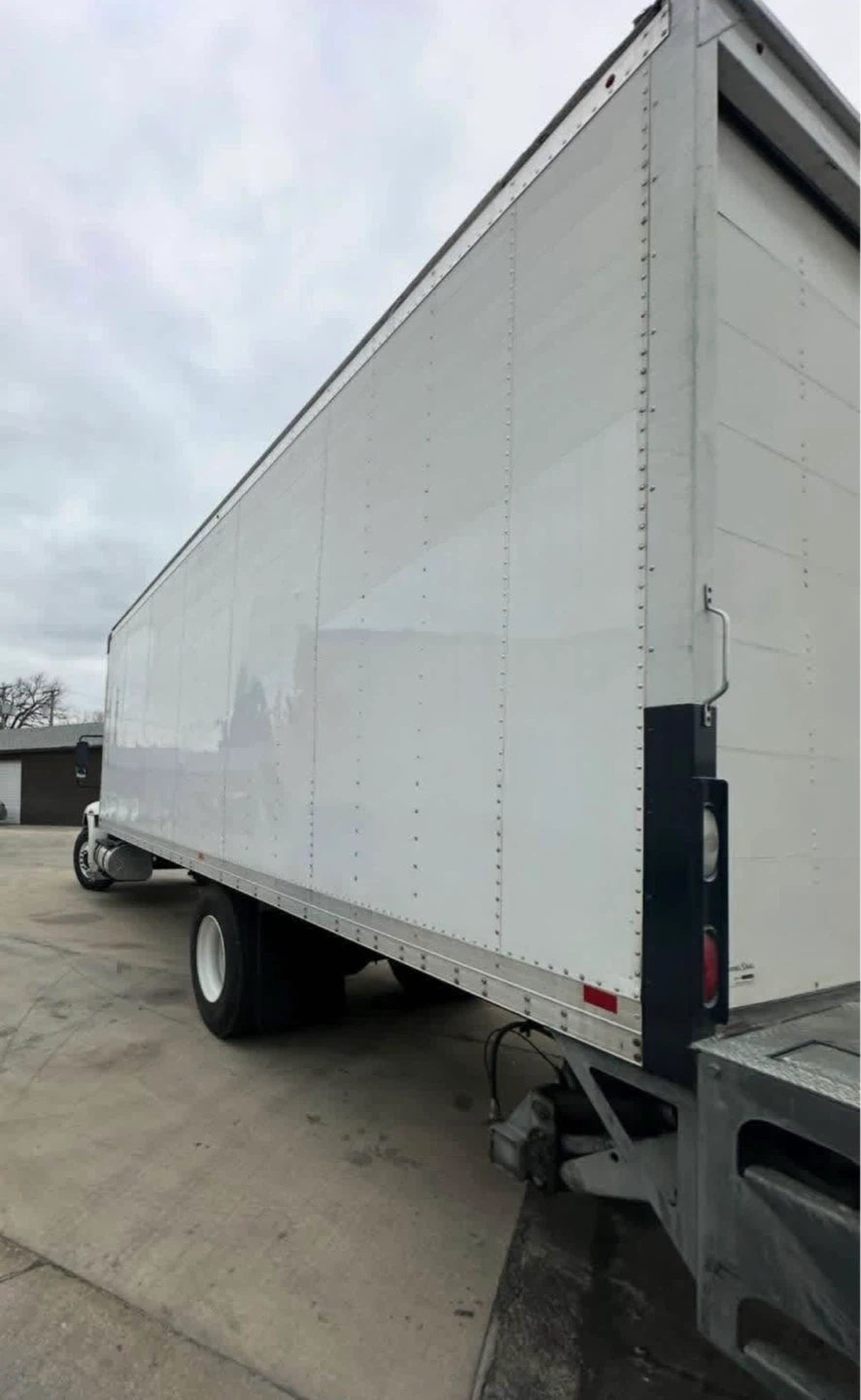 International Box Truck 2019 - photo 2