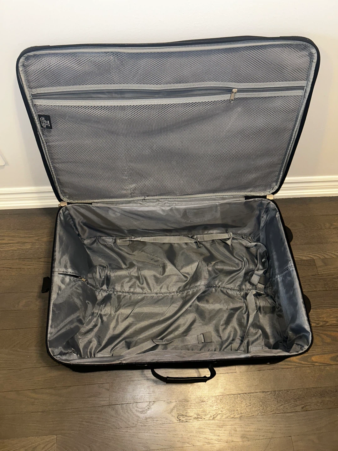 26” Air Canada Black Rolling Suitcase - photo 2