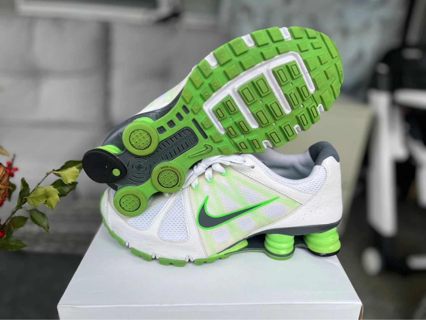 Nike Shox Running Shoes White/Lime Green