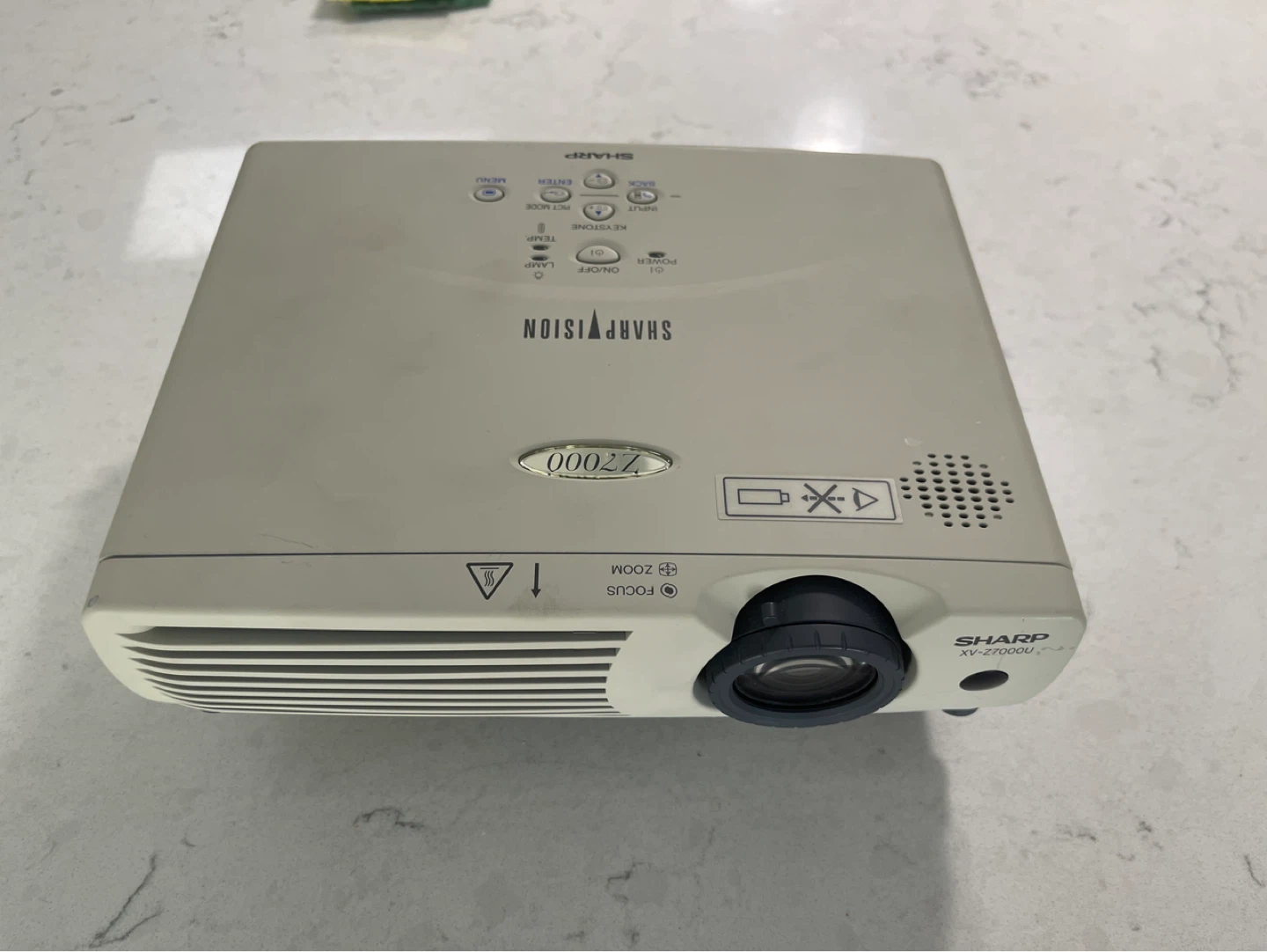 Sharp XV-Z7000 LCD Projector - photo 3