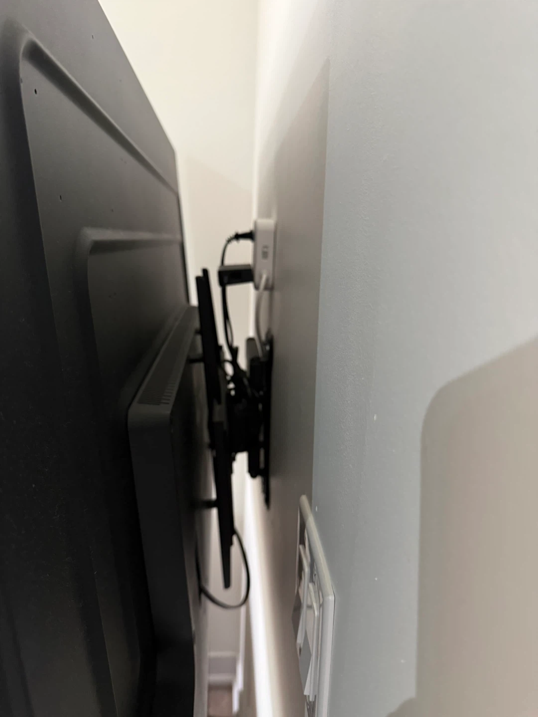 Insignia 55” Smart TV with Roku - photo 4