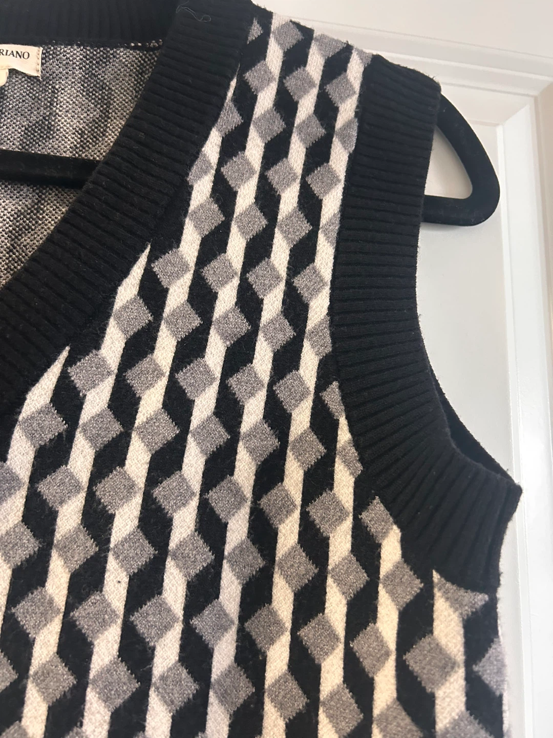 Christian Siriano Diamond Sweater Vest size  small/ medium - photo 3