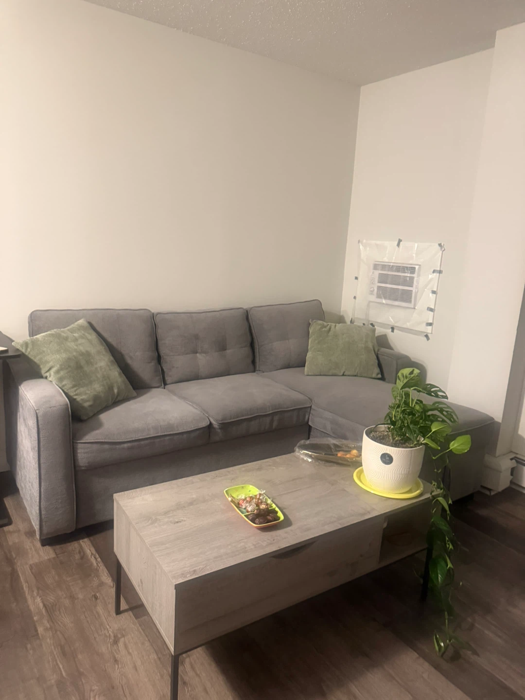 Furniture and kitchen appliances