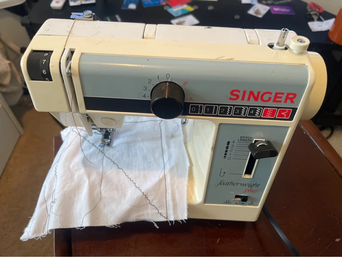 Singer Featherweight Plus Sewing Machine - photo 2