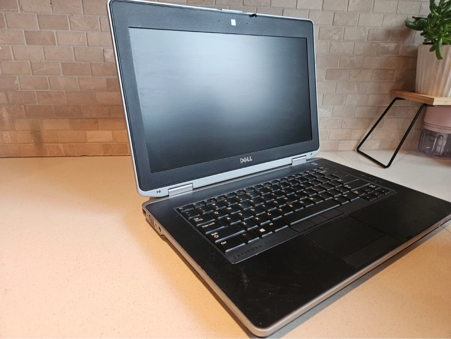 🔥 Dell 14” Laptop - i7 | 8GB RAM | 120GB SSD | Good Battery - photo 5