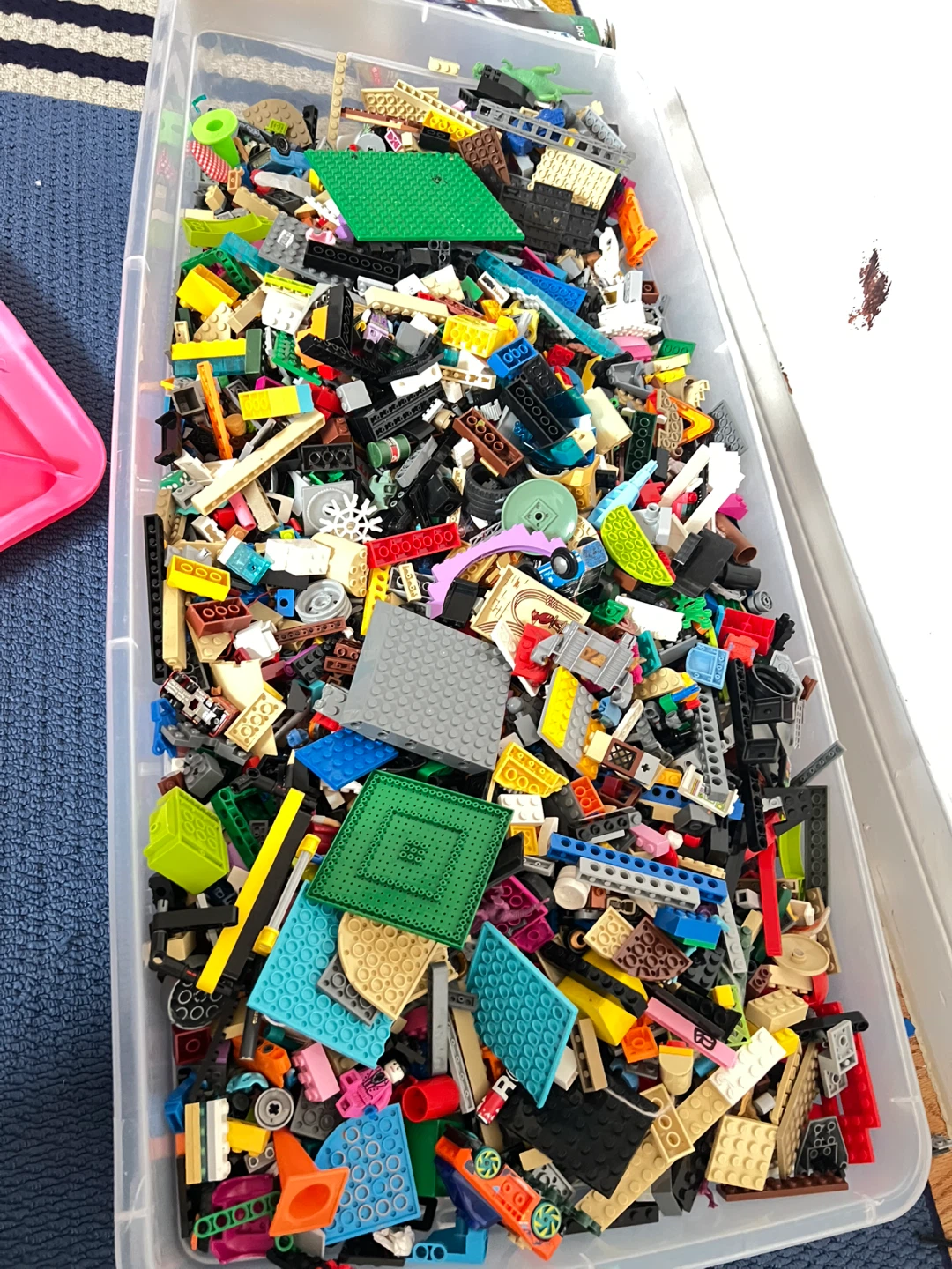 LEGO Creator 2000 Piece Building Set