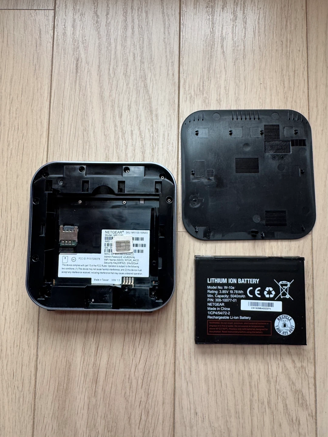 NETGEAR Nighthawk M1 MR1100 Mobile Hotspot Router - photo 3