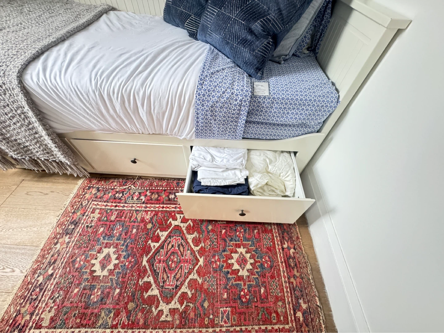 White Daybed with Storage Drawers