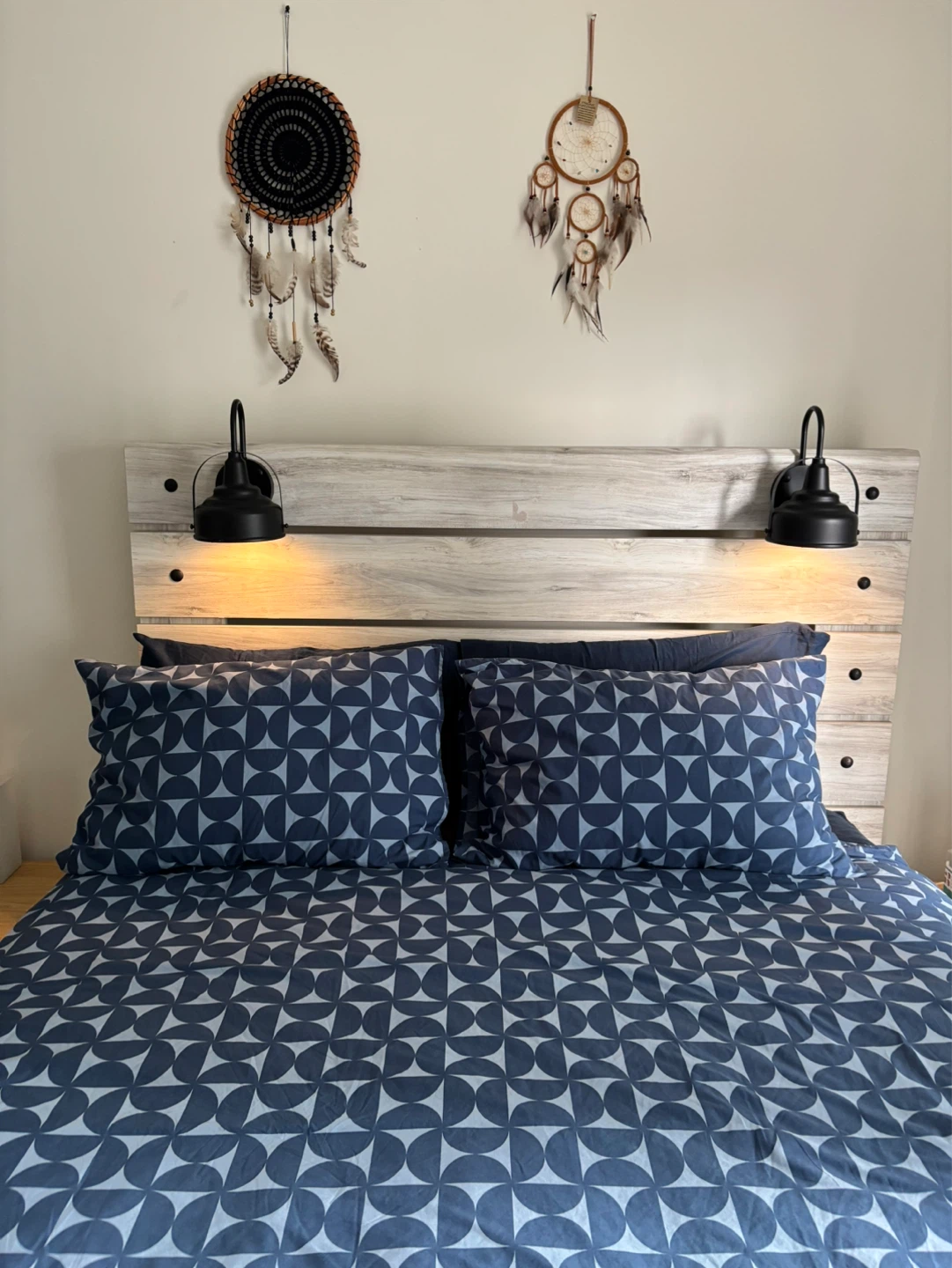 Queen bed frame - photo 2