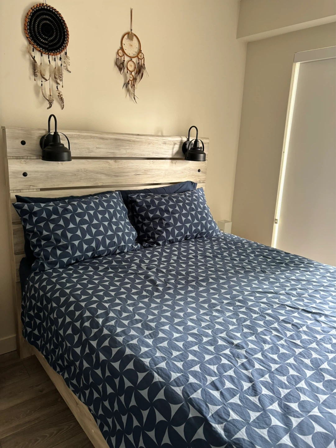 Queen bed frame - photo 3