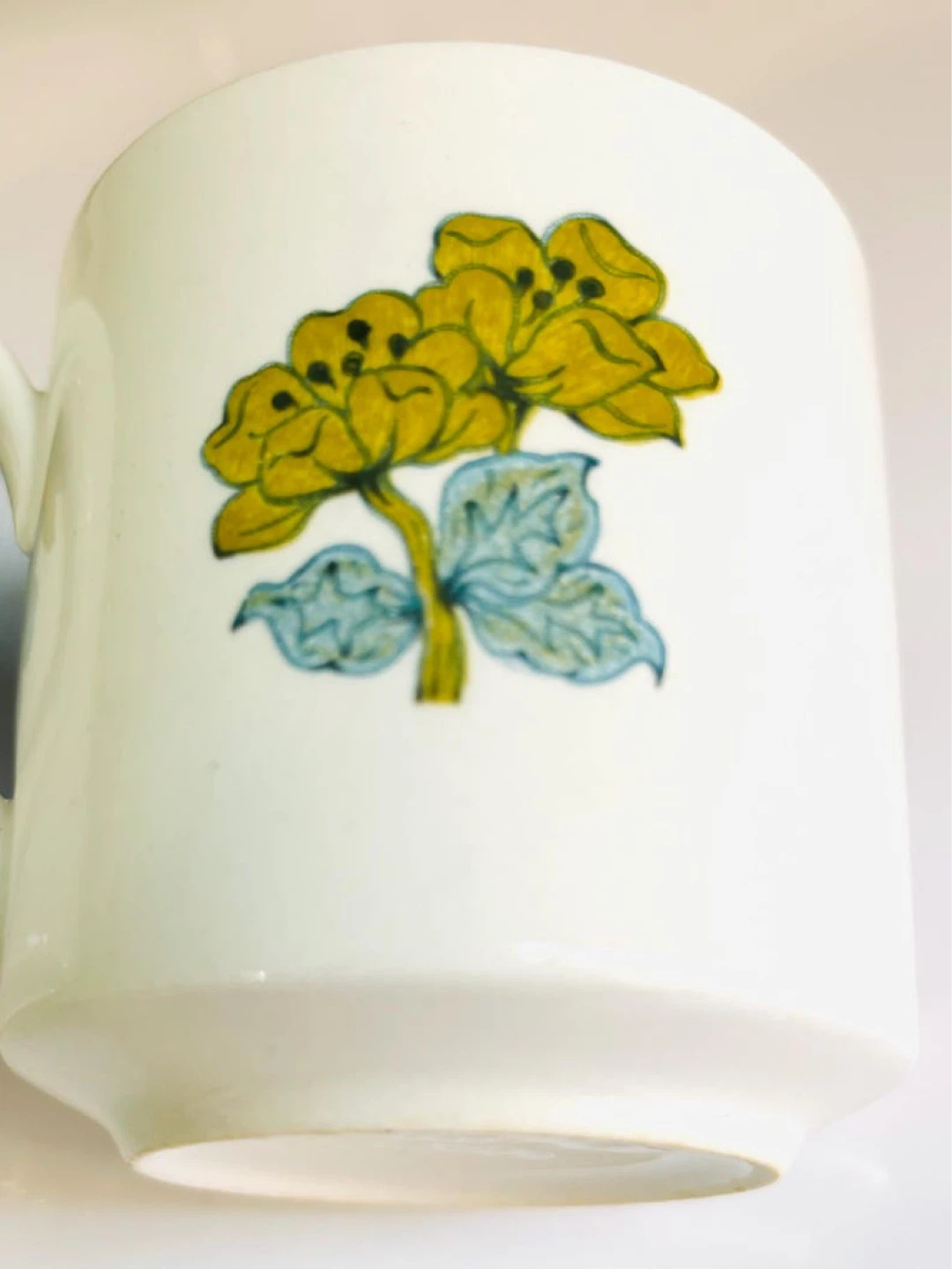 Vintage 1960’s Chrysanthemums  Spring tea or coffee mug - photo 2