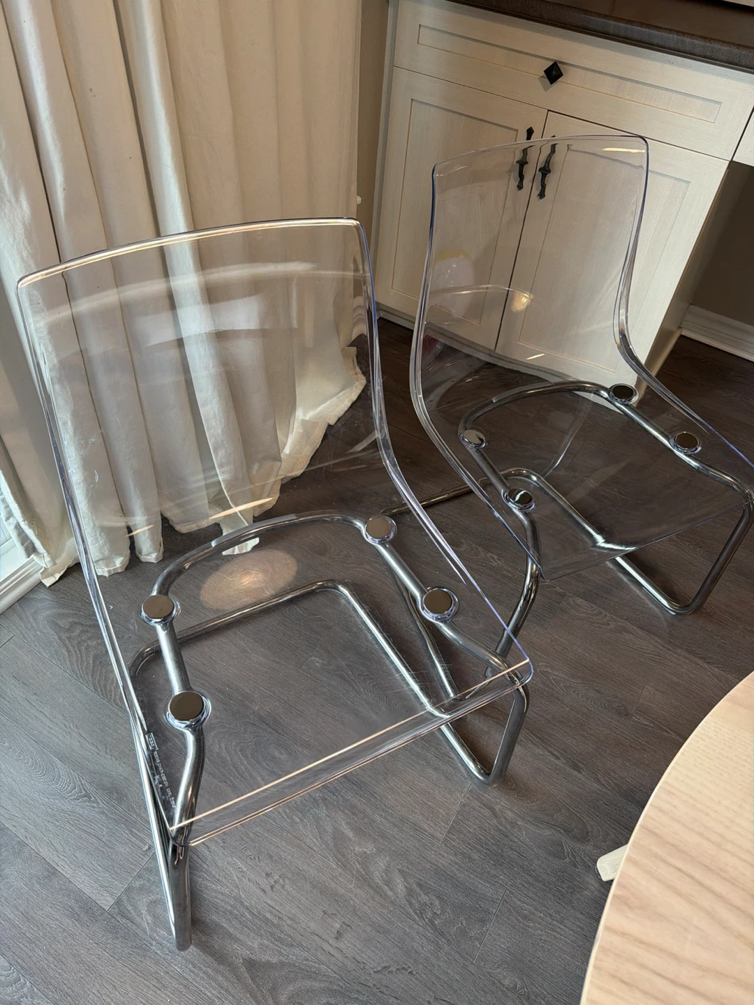 Set of 2 Clear Acrylic Cantilever Chairs with Chrome Base