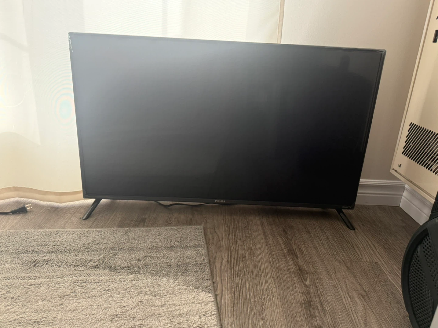 Philips Smart TV - Cracked Screen - photo 2