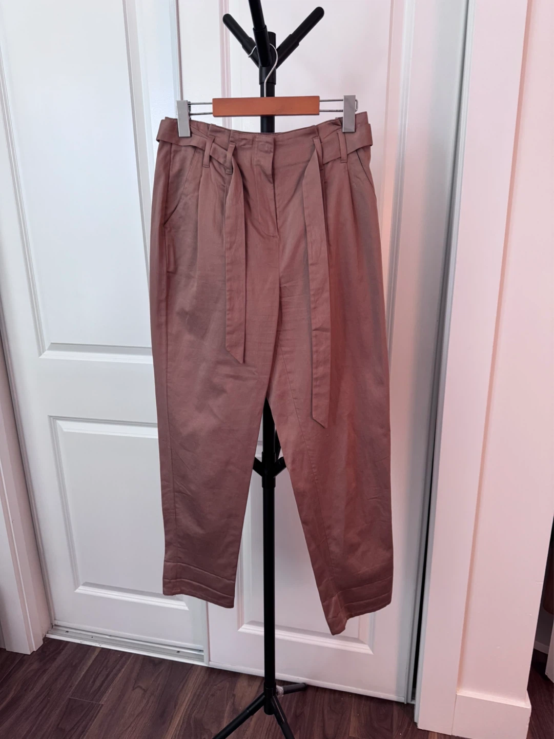 RW & CO. Women's Size 4 Khaki Tie-Waist Cropped Pants