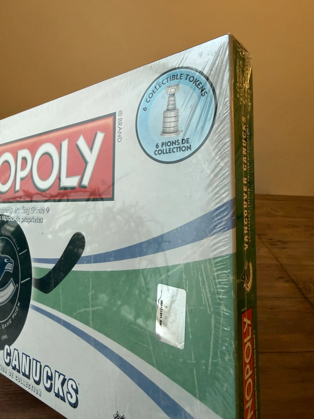 Monopoly: Vancouver Canucks board game - photo 2